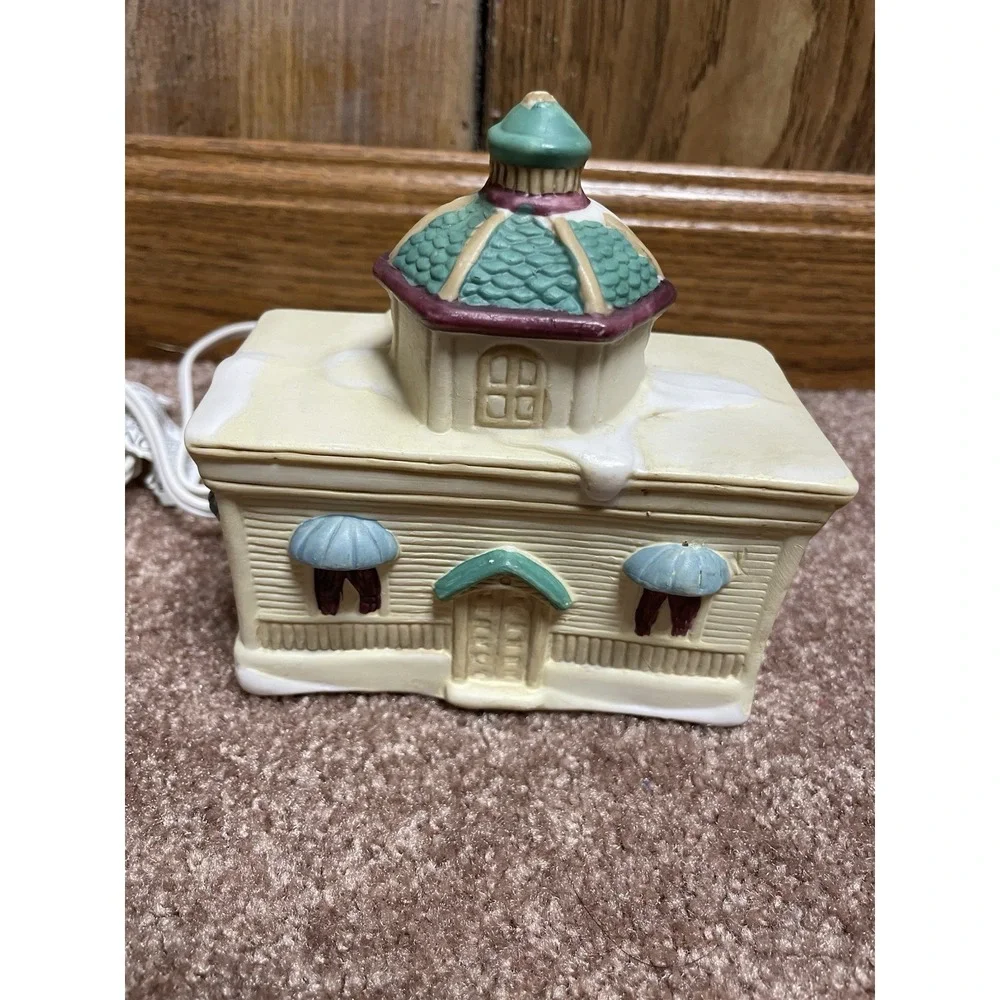 Dickens Vintage Town Opera Center Christmas Village Lighted House 1992